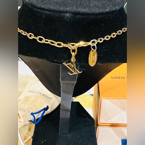 πLOUIS VUITTON Gamble Lucky Dice Swarovski Crystal Gold Tone Necklace Full Inc - Picture 14 of 17